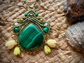 Malachite pikake flowers necklace macrame